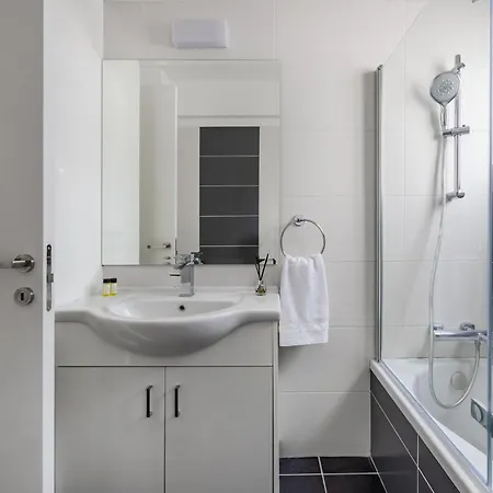 Vasileos Konstantinou Modern 2br With Balcony Apartmán *