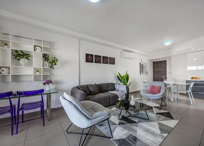 Vasileos Konstantinou Modern 2br With Balcony Apartmán