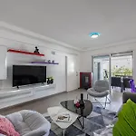 Vasileos Konstantinou Modern 2br With Balcony