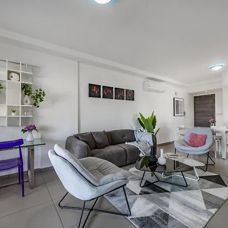 Vasileos Konstantinou Modern 2br With Balcony דירה