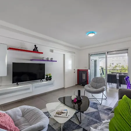 Vasileos Konstantinou Modern 2br With Balcony