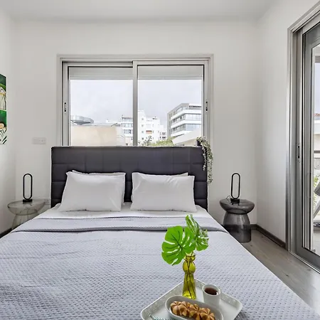 דירה Vasileos Konstantinou Modern 2br With Balcony *