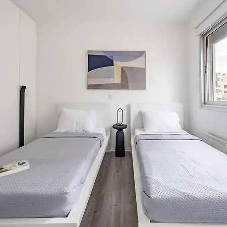 Vasileos Konstantinou Modern 2br With Balcony