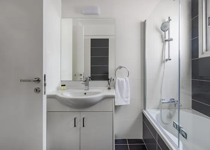 Vasileos Konstantinou Modern 2br With Balcony Apartamento *