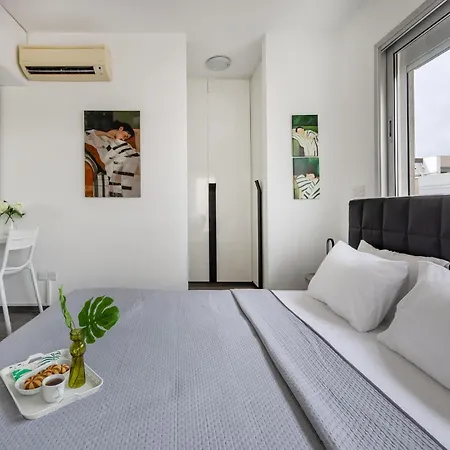 Vasileos Konstantinou Modern 2br With Balcony