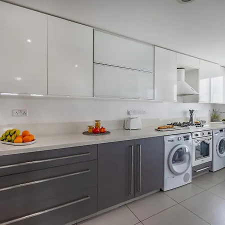 Vasileos Konstantinou Modern 2br With Balcony * Limasol